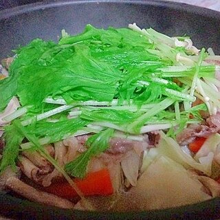 牛肉と野菜いっぱいのの蒸し鍋